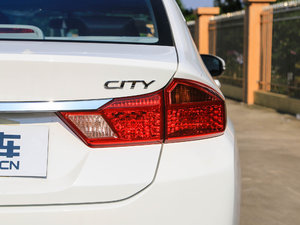 2017款1.5L CVT旗舰版 尾灯