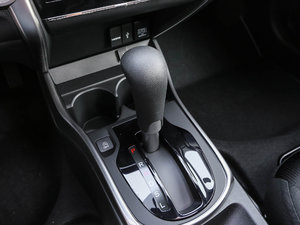 2017款1.5L CVT旗舰版 换挡杆