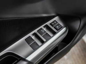 2017款1.5L CVT旗舰版 主驾车窗控制区	