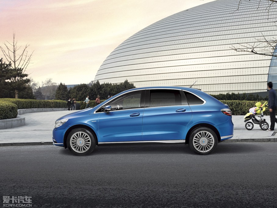 2014���v��400 ���F��