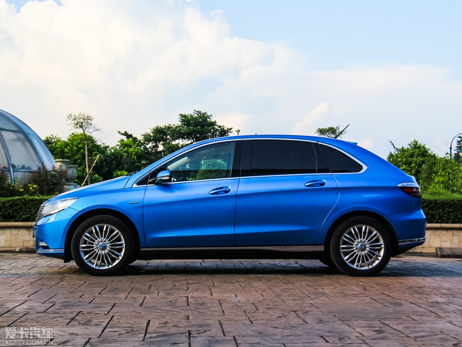 2014���v��400 ���F��