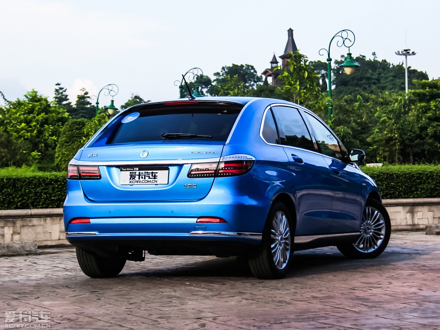 2014���v��400 ���F��