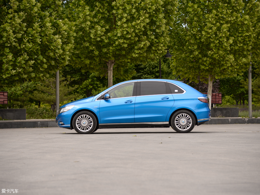 2014���v��400 ���F��