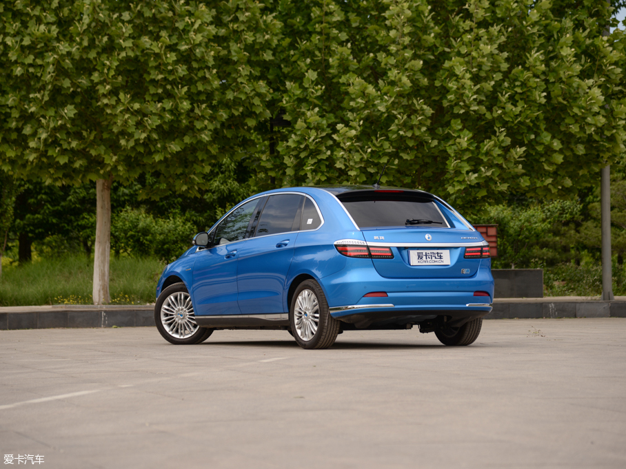 2014���v��400 ���F��