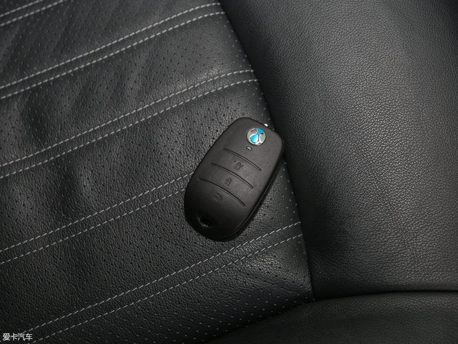 2017���v��400 400 ���F��