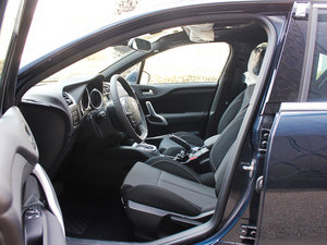 2012款1.6T 风尚版 前排空间