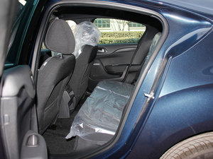 2012款1.6T 风尚版 后排空间