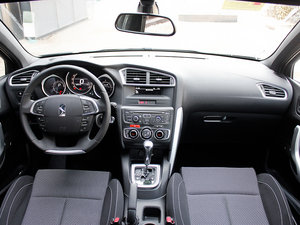 2012款1.6T 风尚版 内饰全景