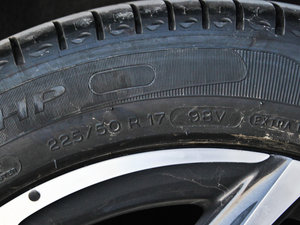 2012款1.6T 尊享版 轮胎尺寸