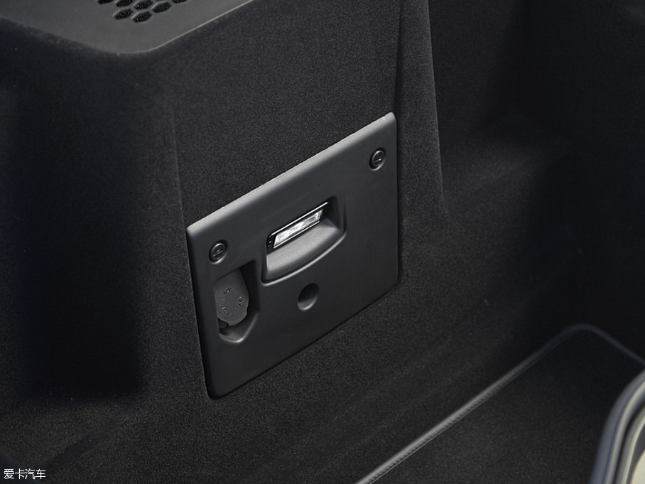 2016���~�P��570GT 3.8T ������