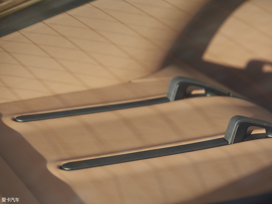 2016���~�P��570GT 3.8T ������