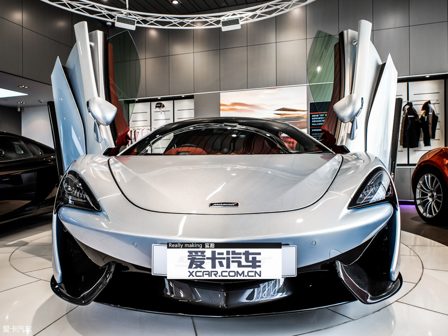 2016���~�P��570GT 3.8T ������