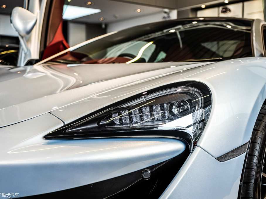 2016���~�P��570GT 3.8T ������