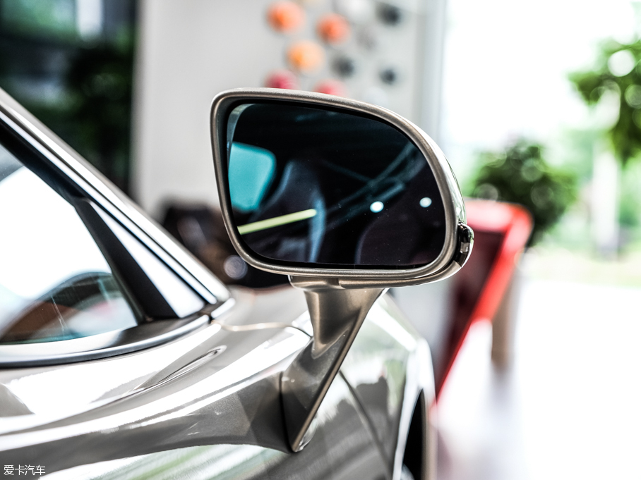 2016���~�P��570GT 3.8T ������