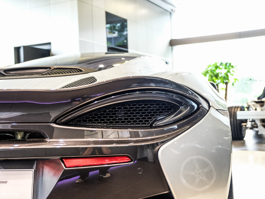 2016���~�P��570GT 3.8T ������