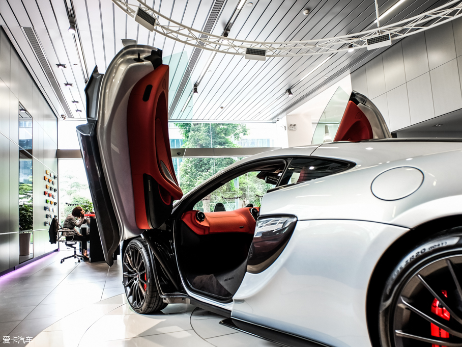 2016���~�P��570GT 3.8T ������