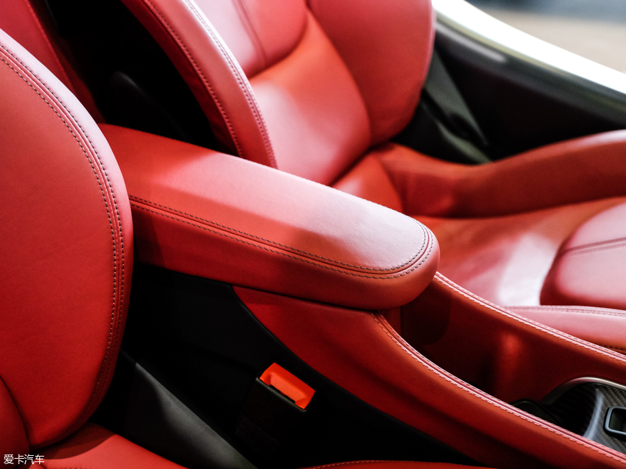 2016���~�P��570GT 3.8T ������