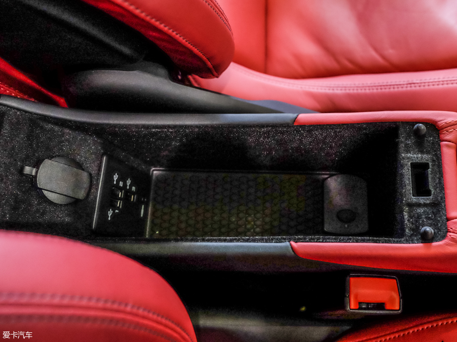 2016���~�P��570GT 3.8T ������