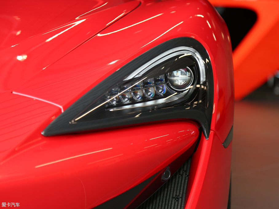 2016���~�P��570GT 3.8T ������