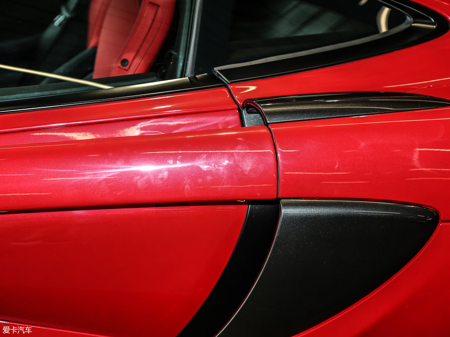 2016���~�P��570GT 3.8T ������