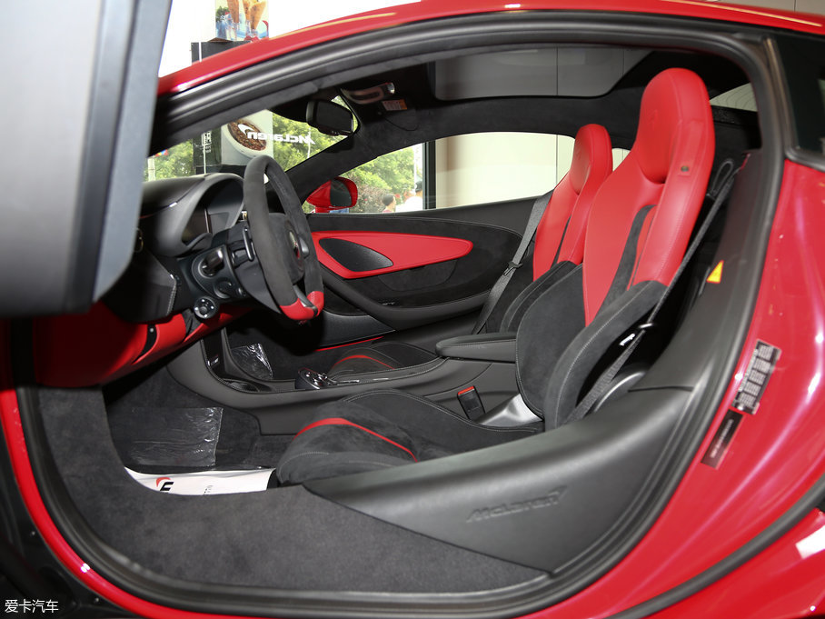 2016���~�P��570GT 3.8T ������