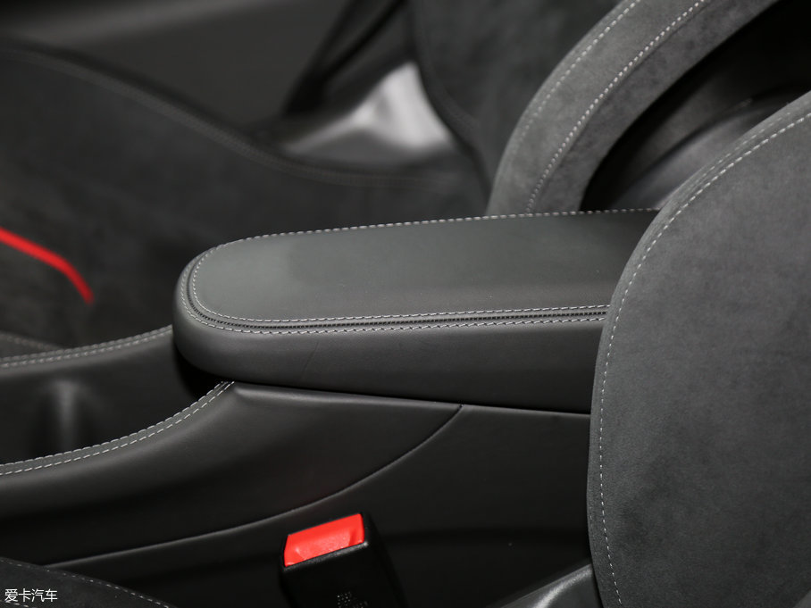 2016���~�P��570GT 3.8T ������