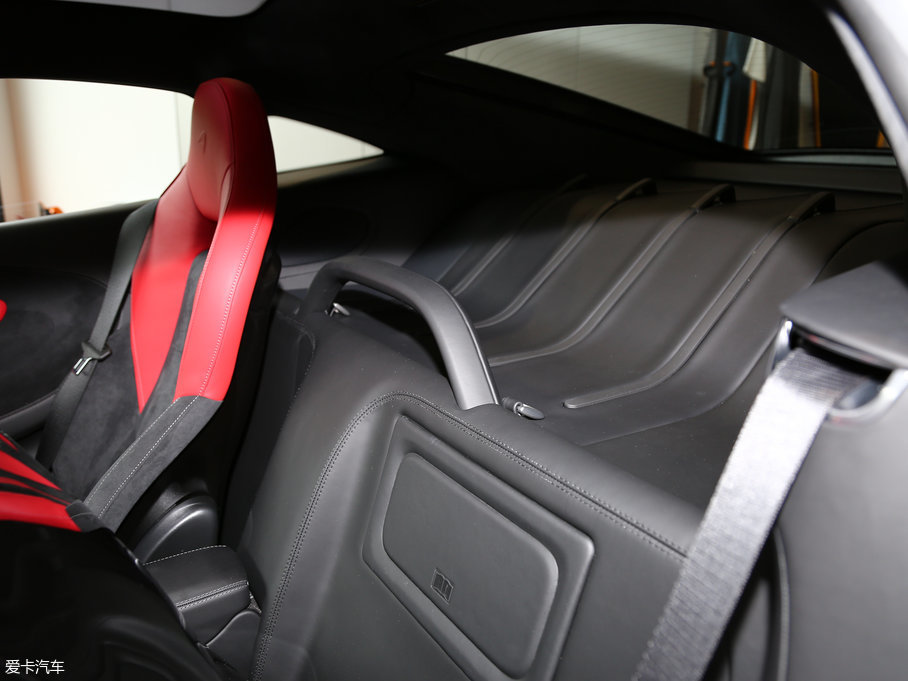 2016���~�P��570GT 3.8T ������