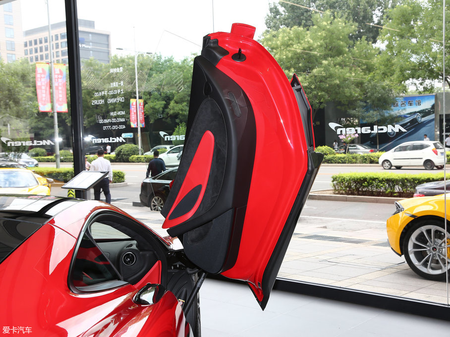 2016���~�P��570GT 3.8T ������