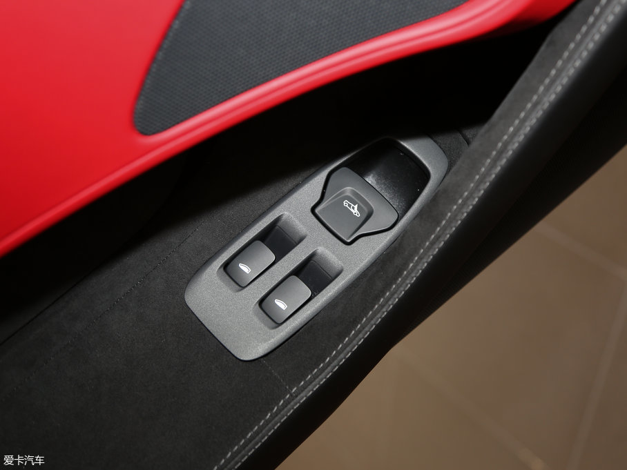 2016���~�P��570GT 3.8T ������