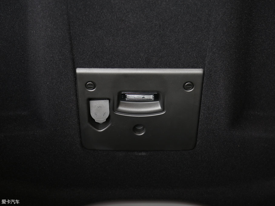 2016���~�P��570GT 3.8T ������