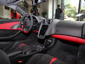 2016款3.8T 基本型 内饰全景