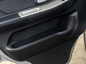 2020款1.6L 豪华型 国VI 前门储物空间