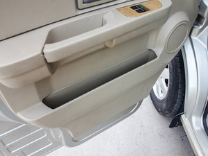 2012款1.4L 手动豪华型 前门储物空间