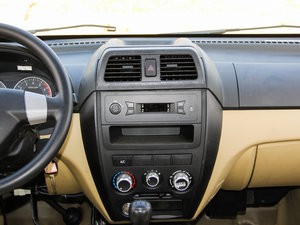 2012款1.4L 手动创业II型 中控台
