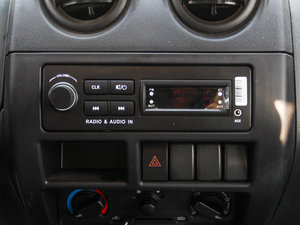 2015款1.1L 2.7m瓦楞货箱AF11-05 中控区