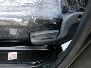 2011款1.0L 基本型AF10-06 主驾驶座椅调节