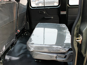 2011款1.0L 基本型AF10-06 后排座椅放倒