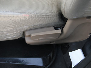 2011款1.3L 基本型加长版BG13-20 主驾驶座椅调节