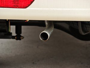 2011款1.0L 手动标准版 排气管