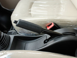 2012款1.3L 手动舒适版 驻车制动器