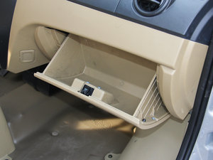 2015款1.5L 基本型 DK15-06 手套箱