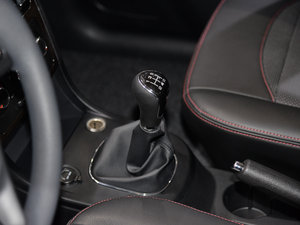 2015款1.3T 手动豪华型 柴油 中控区