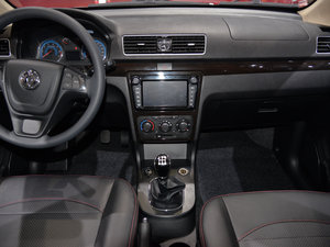 2015款1.3T 手动豪华型 柴油 中控区