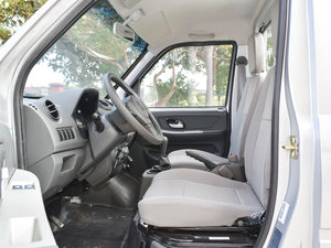 2016款1.5L 标准型DK15 国V 前排空间