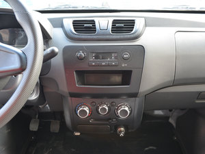 2016款1.5L 标准型DK15 国V 中控台