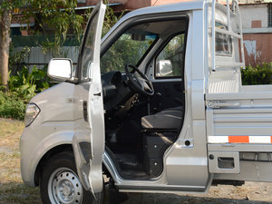 2016款1.2L 基本型DK12 国V  前排空间