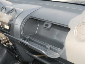 2016款1.2L 基本型DK12 国V  手套箱