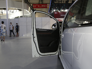 2021款2.0T 自动精英版 汽油 7座 驾驶位车门