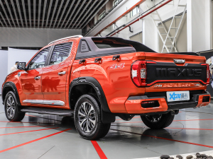 2021款双增压 2.0T 自动四驱豪华型 长箱 左后45度