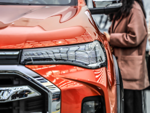 2021款双增压 2.0T 自动四驱豪华型 长箱 大灯